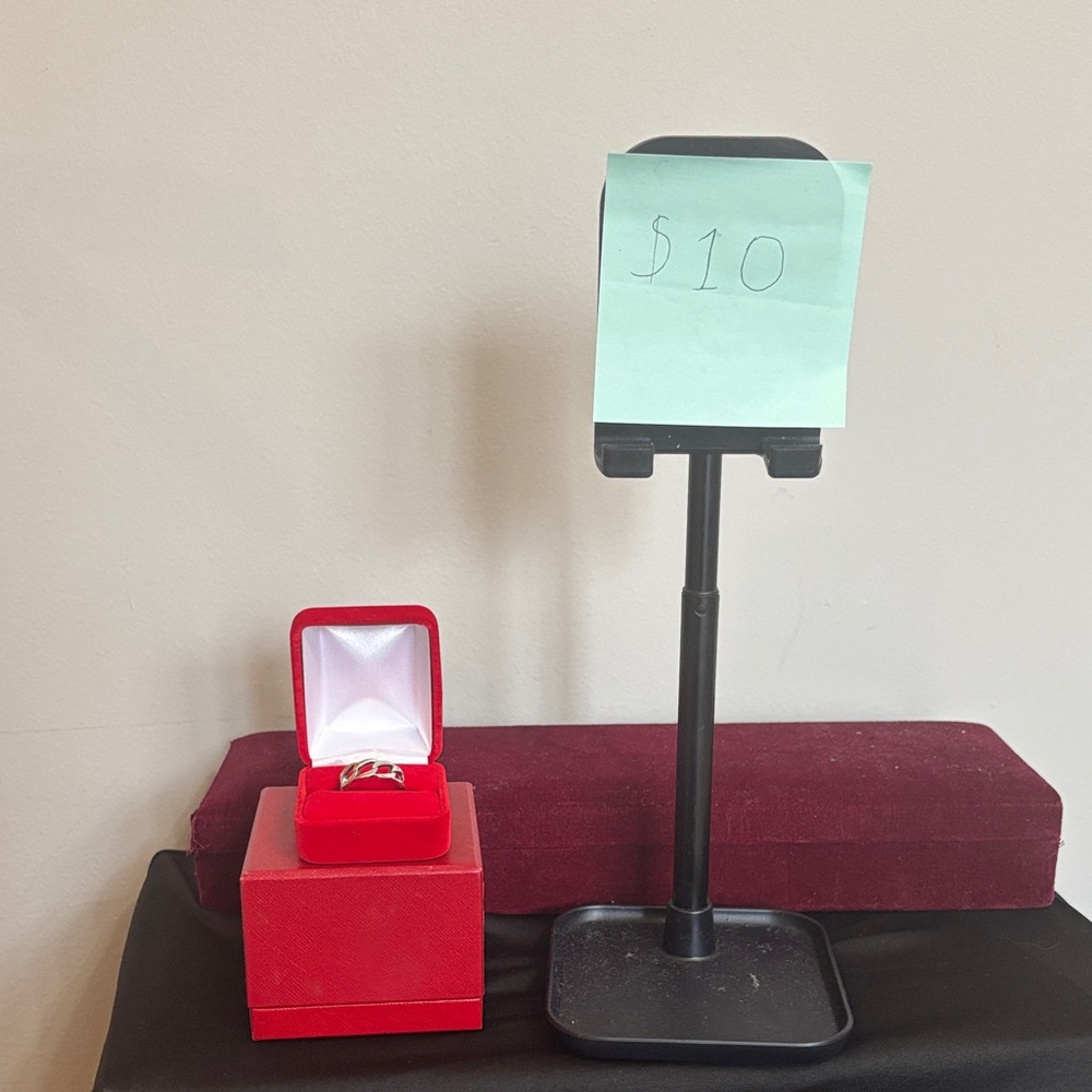 Chic Silver Ring in Red Box